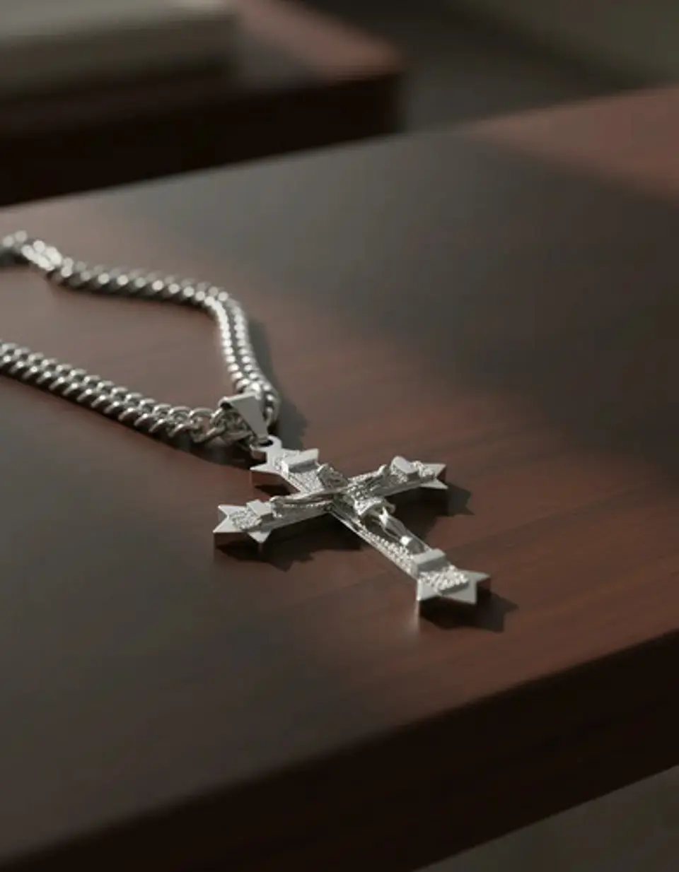 Collar Para Hombres Dije Cruz Puntiaguda De Acero Color Oro 14