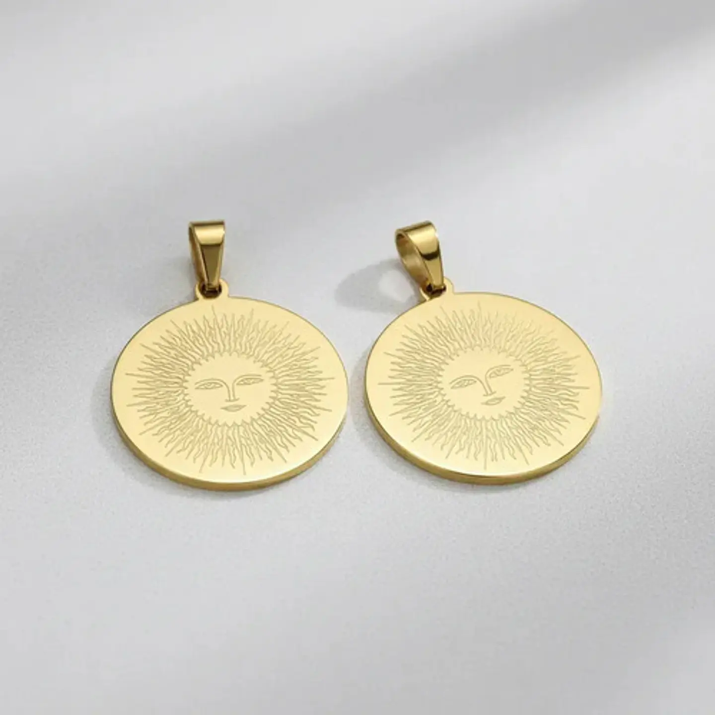 Pack X2 De Acero Para Hombre Y Mujer Dijes Medalla Sol Tótem 5