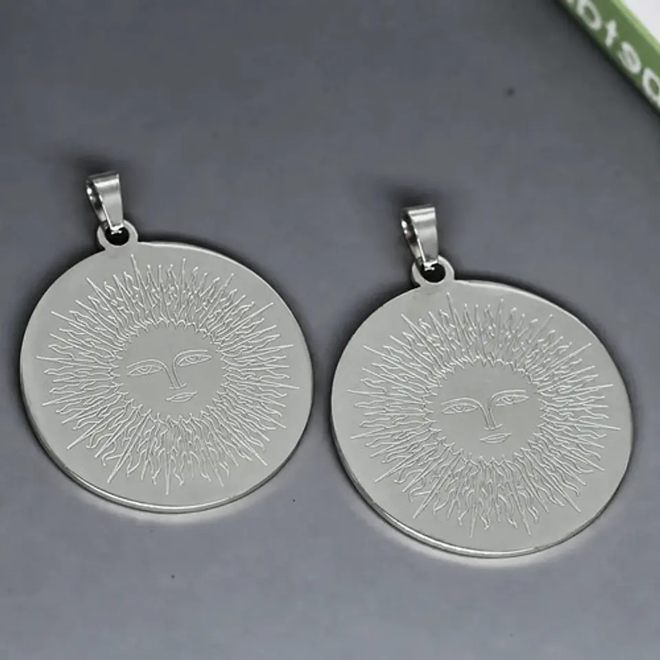Pack X2 De Acero Para Hombre Y Mujer Dijes Medalla Sol Tótem 17