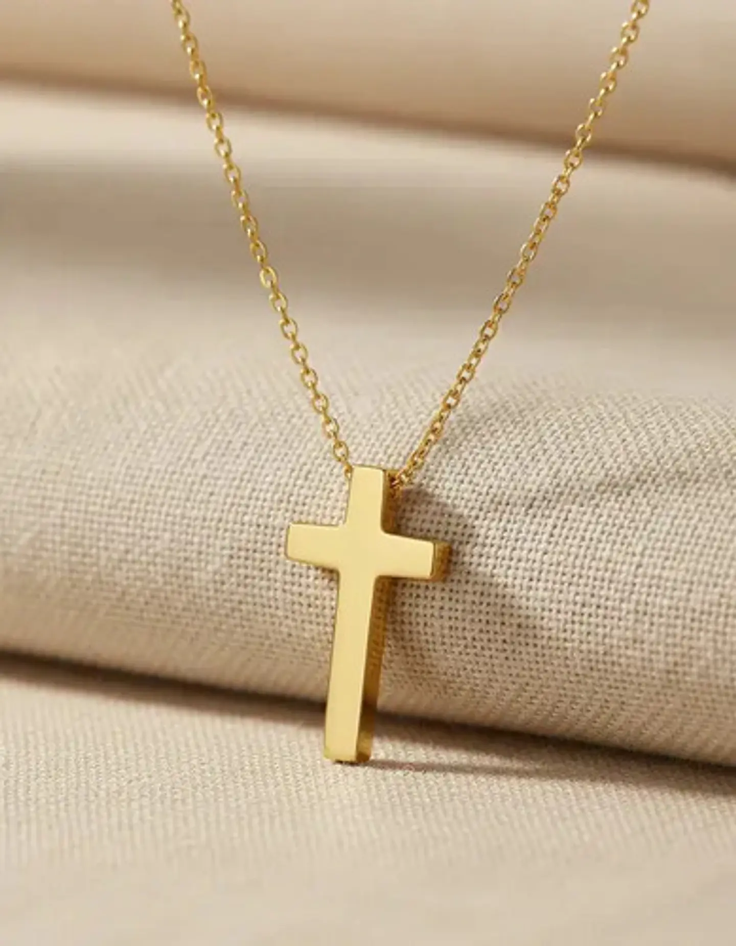 Collar Para Mujeres Dije Minimalista Cruz Acero De Color Oro 3