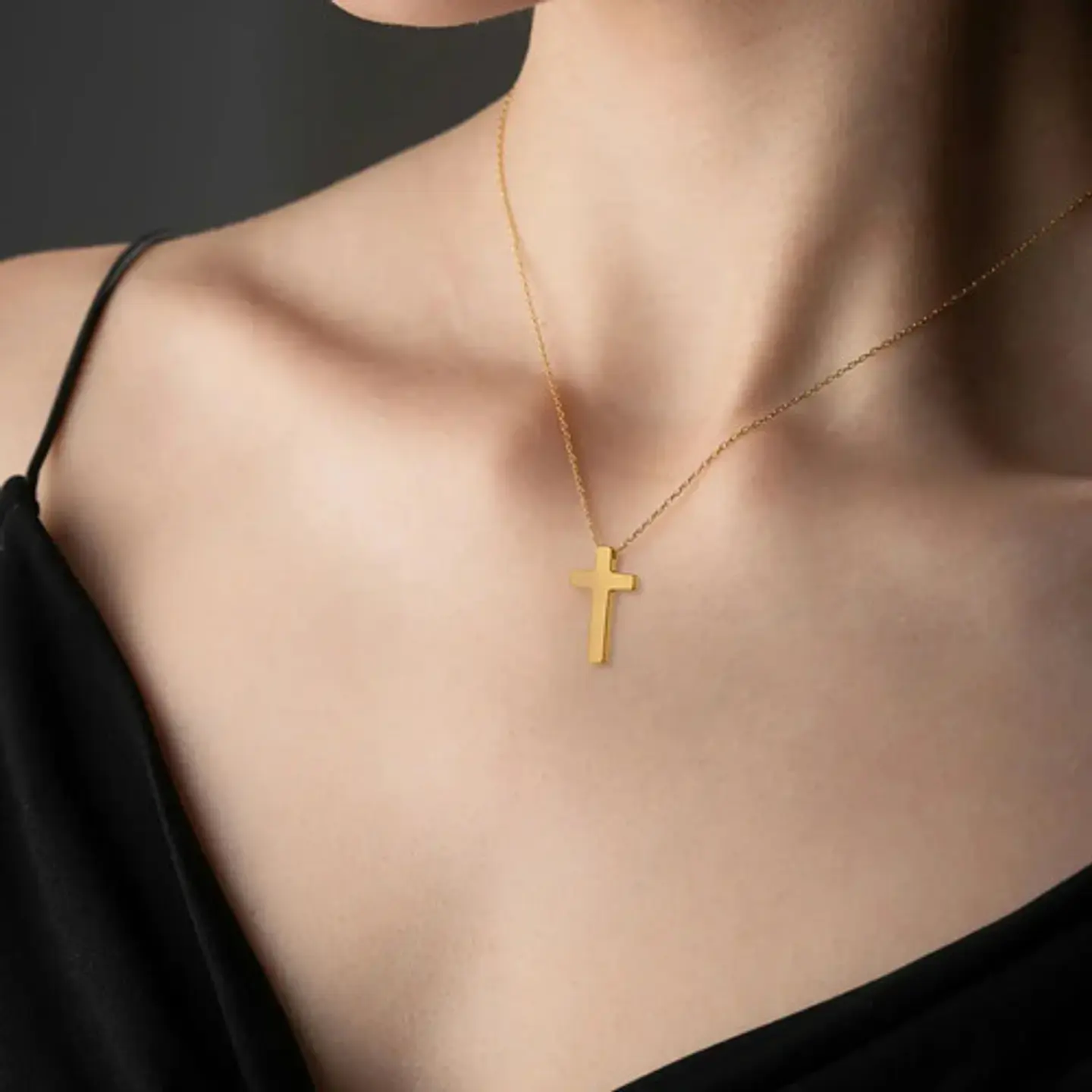 Collar Para Mujeres Dije Minimalista Cruz Acero De Color Oro 7