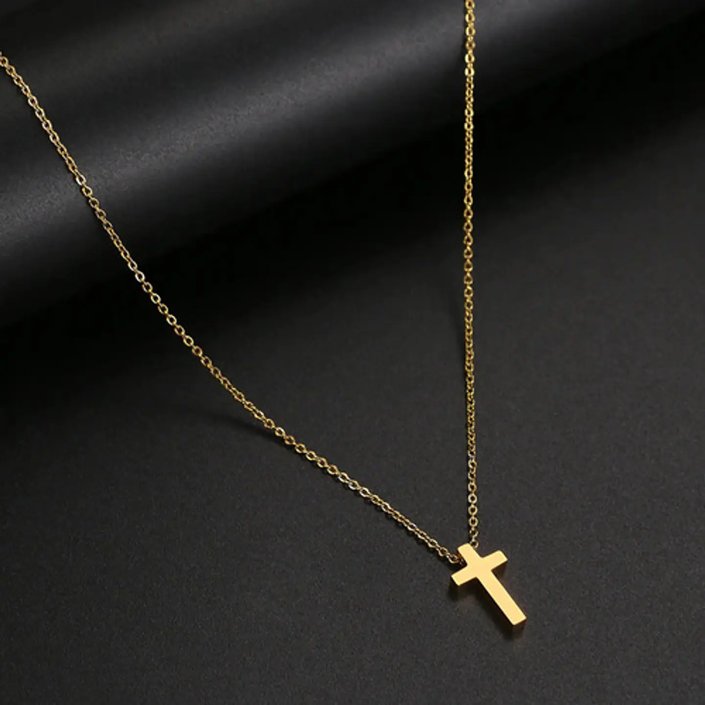 Collar Para Mujeres Dije Minimalista Cruz Acero De Color Oro 10