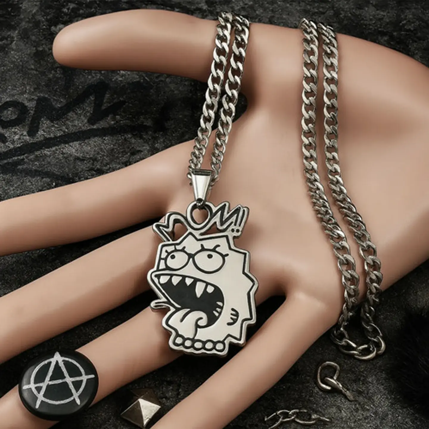 Collar Hombre Mujer Dije Lisa Street Irreverente Color Plata 5