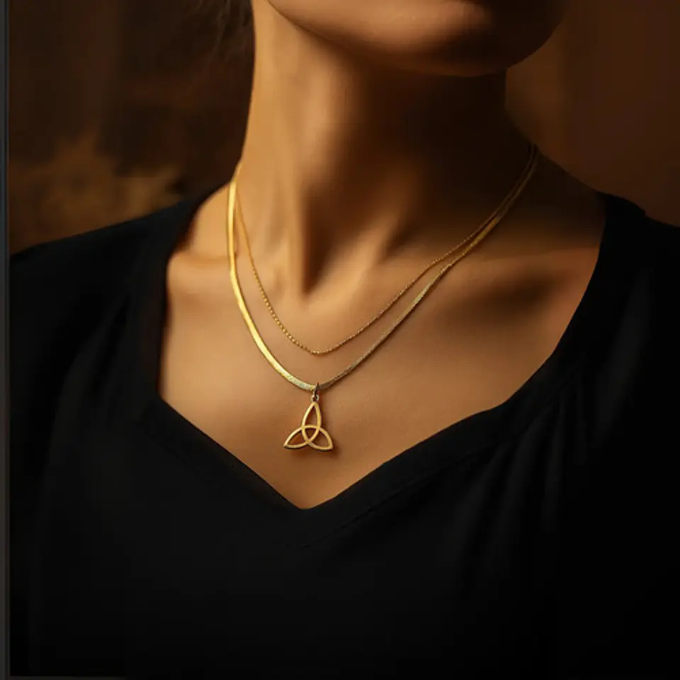 Collar Para Mujeres Dije Triqueta Amuleto Celta Color Oro 7