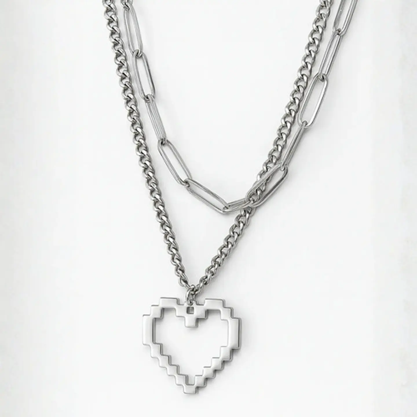 Collar Para Mujer Con Dije Corazón Pixelado Doble Cadena 1
