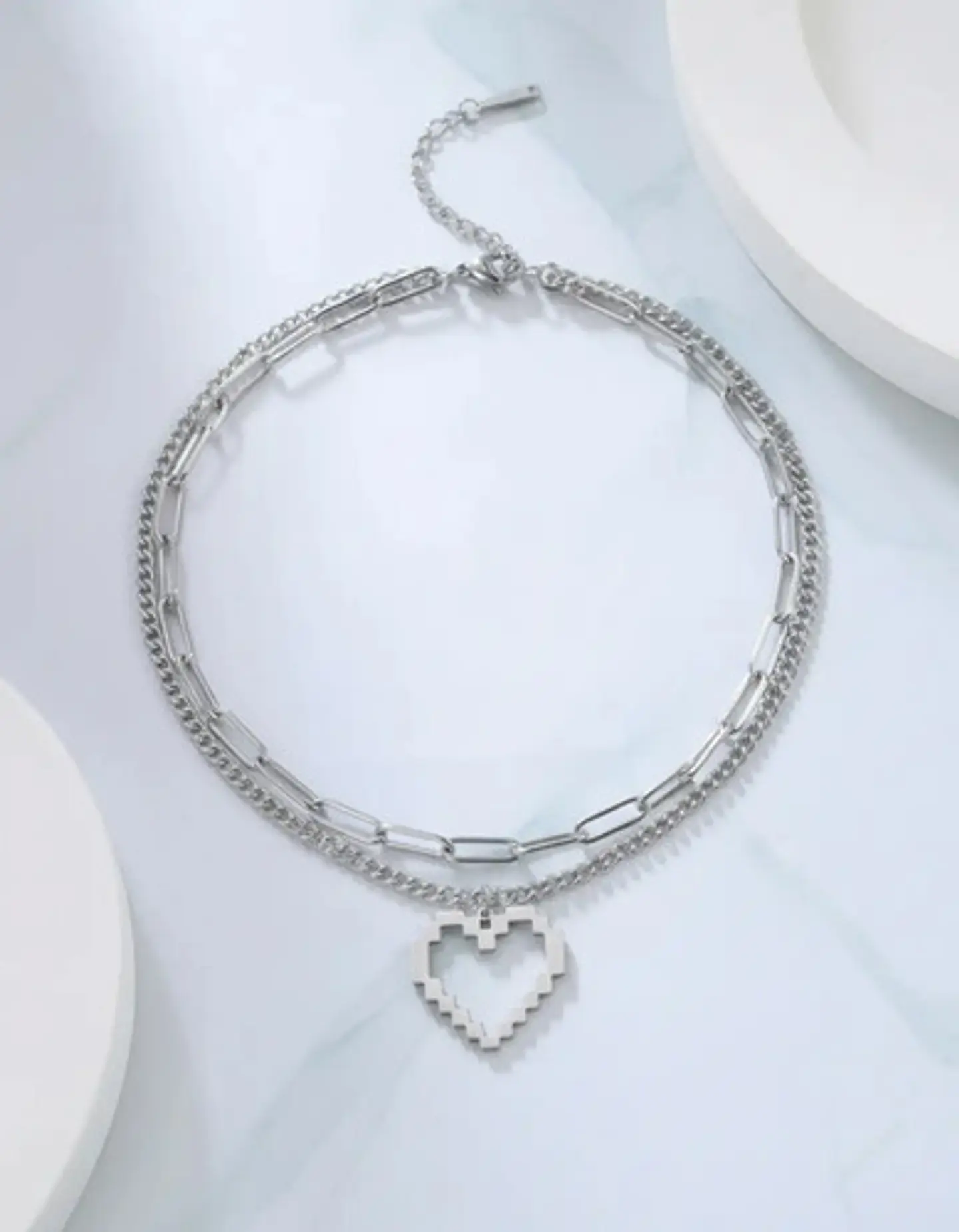 Collar Para Mujer Con Dije Corazón Pixelado Doble Cadena 2