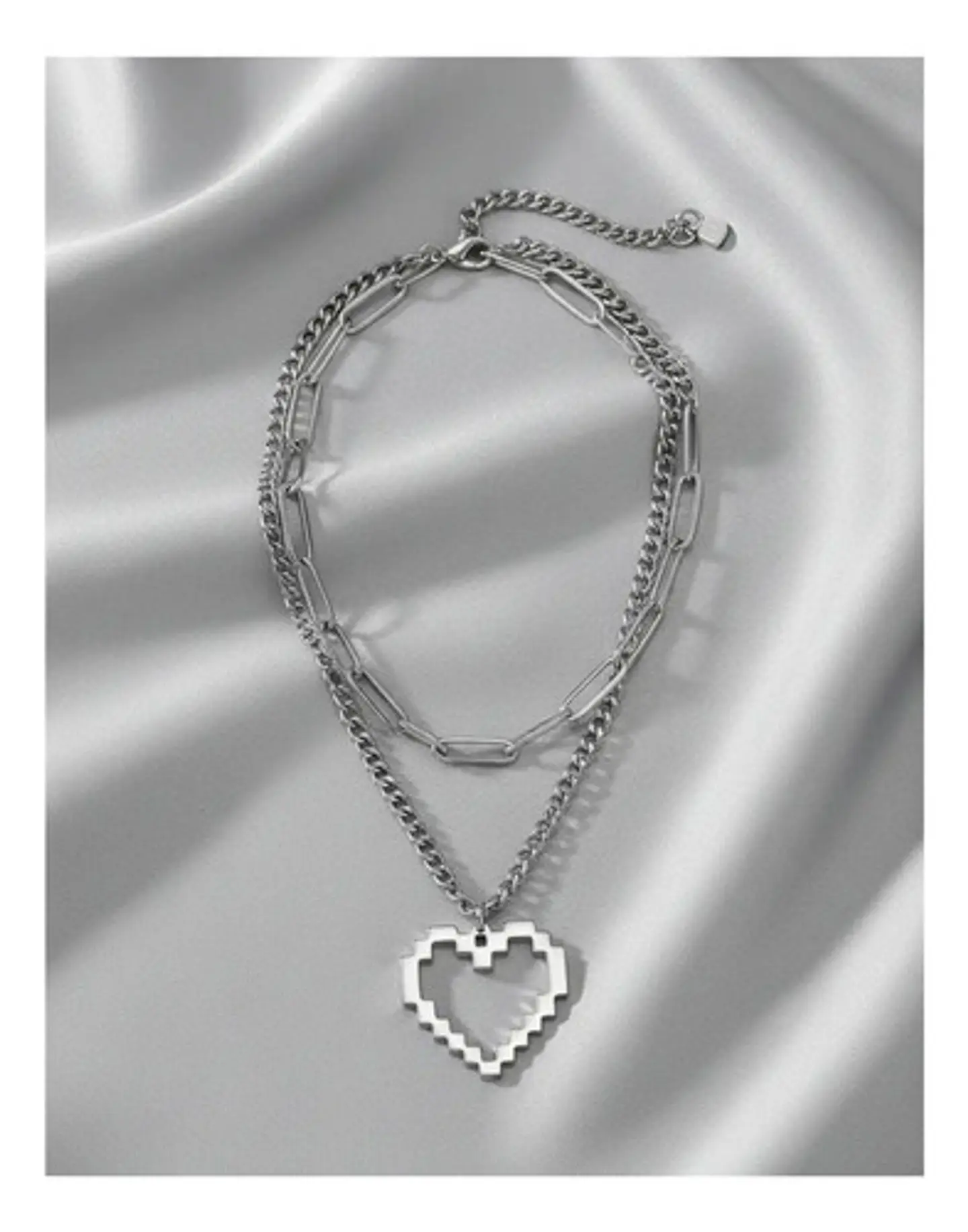 Collar Para Mujer Con Dije Corazón Pixelado Doble Cadena 5