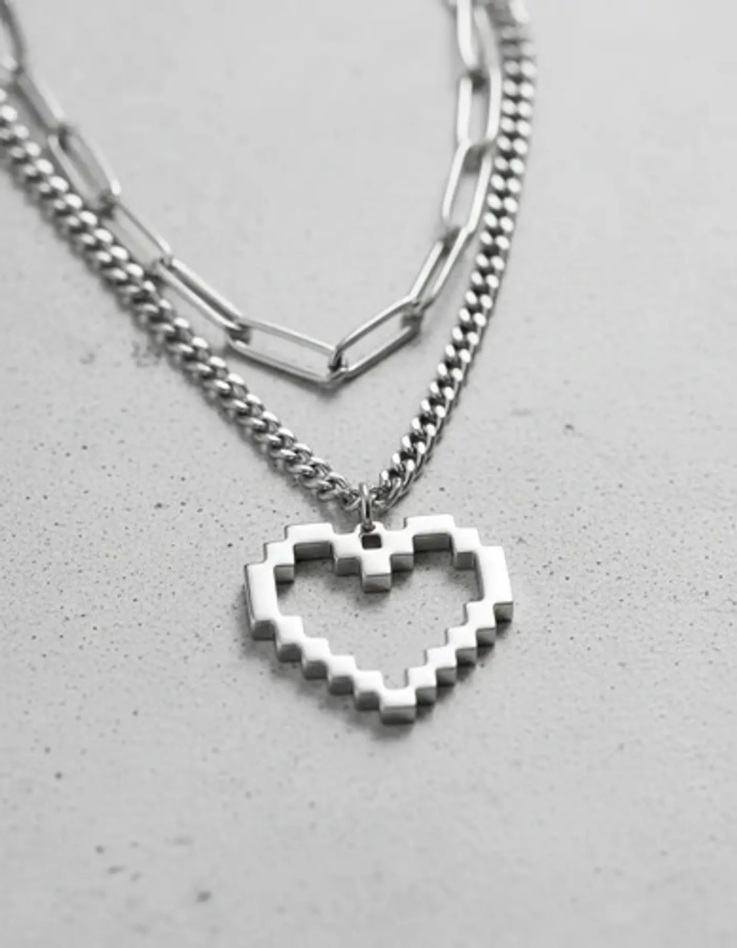 Collar Para Mujer Con Dije Corazón Pixelado Doble Cadena 6