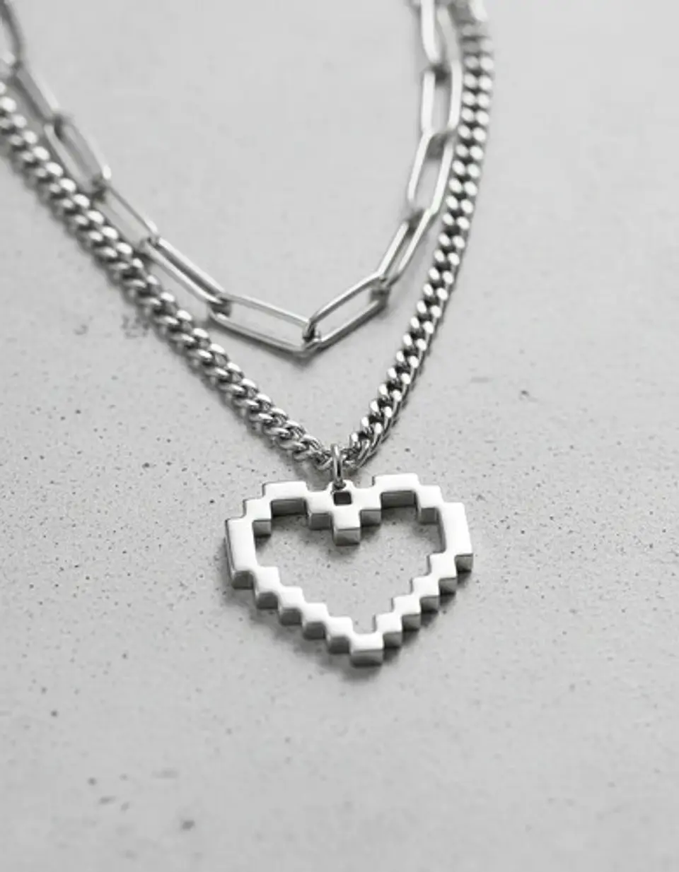 Collar Para Mujer Con Dije Corazón Pixelado Doble Cadena 6