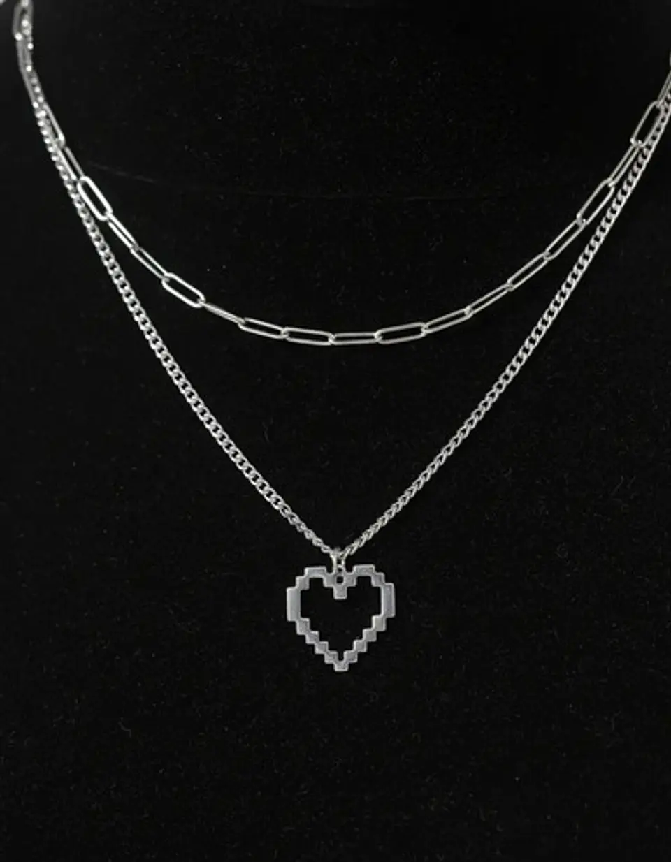 Collar Para Mujer Con Dije Corazón Pixelado Doble Cadena 9