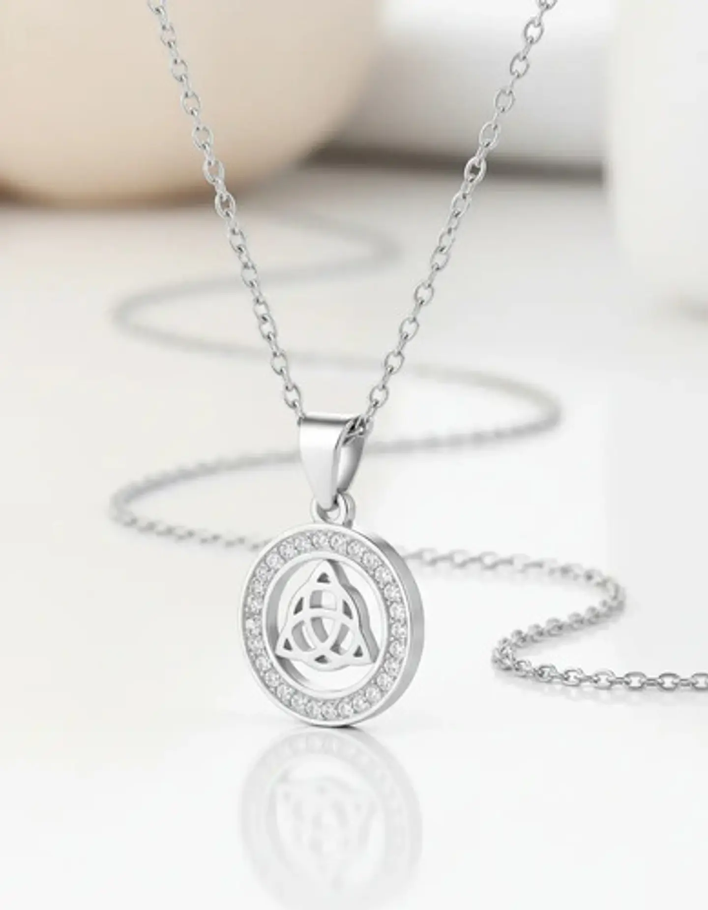 Collar Para Mujeres Dije Nudo Celta Triada Acero Color Plata 4