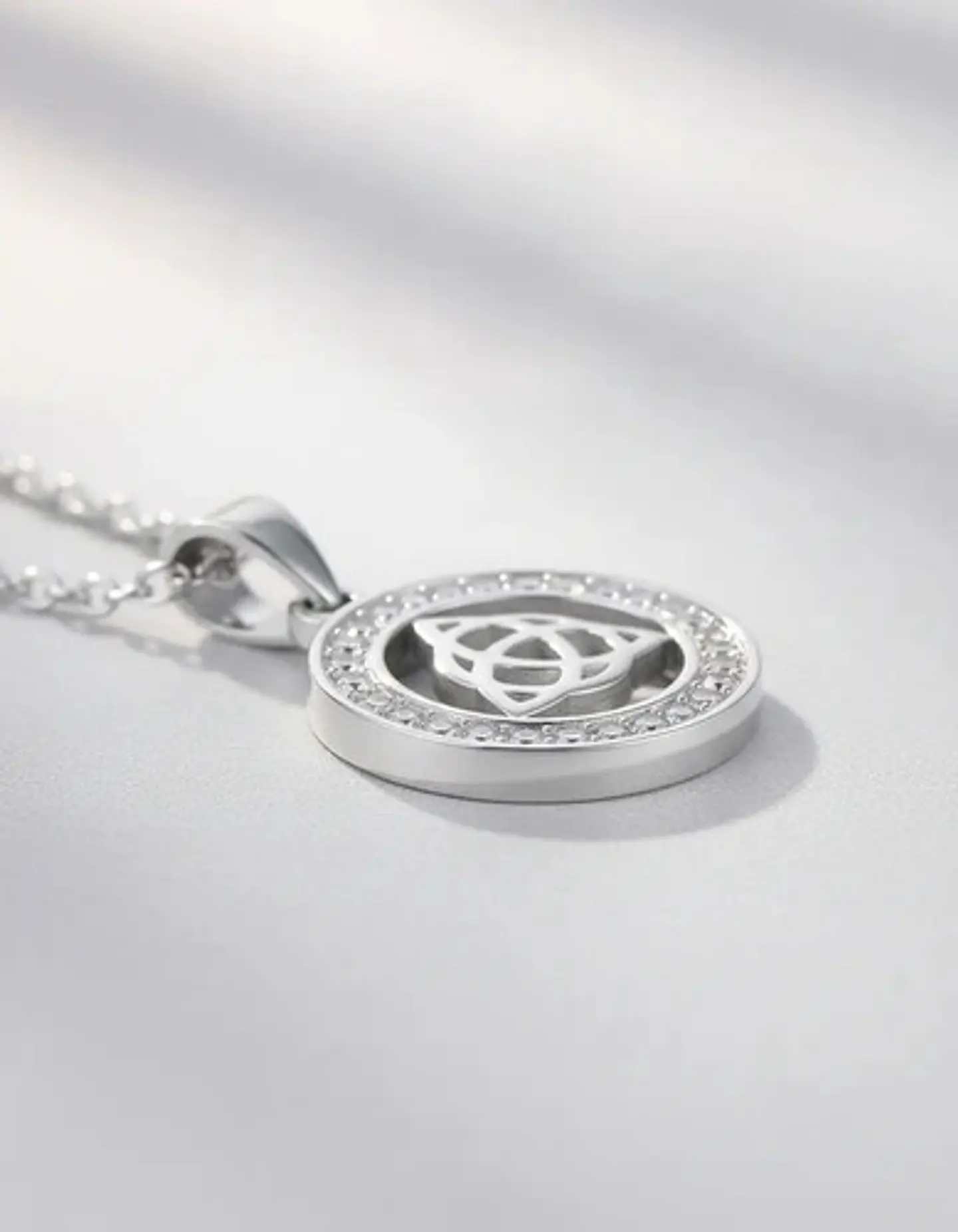 Collar Para Mujeres Dije Nudo Celta Triada Acero Color Plata 8