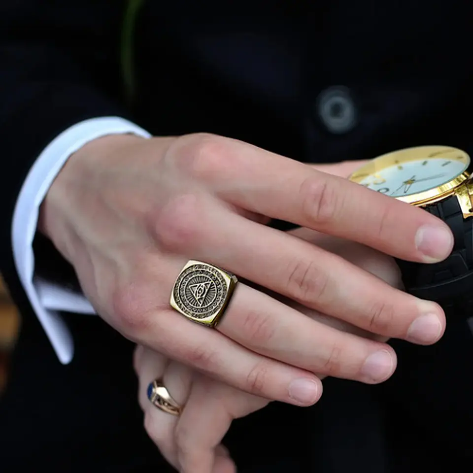 Gran Anillo Para Hombres Illuminati Novus Mason Color Oro 8