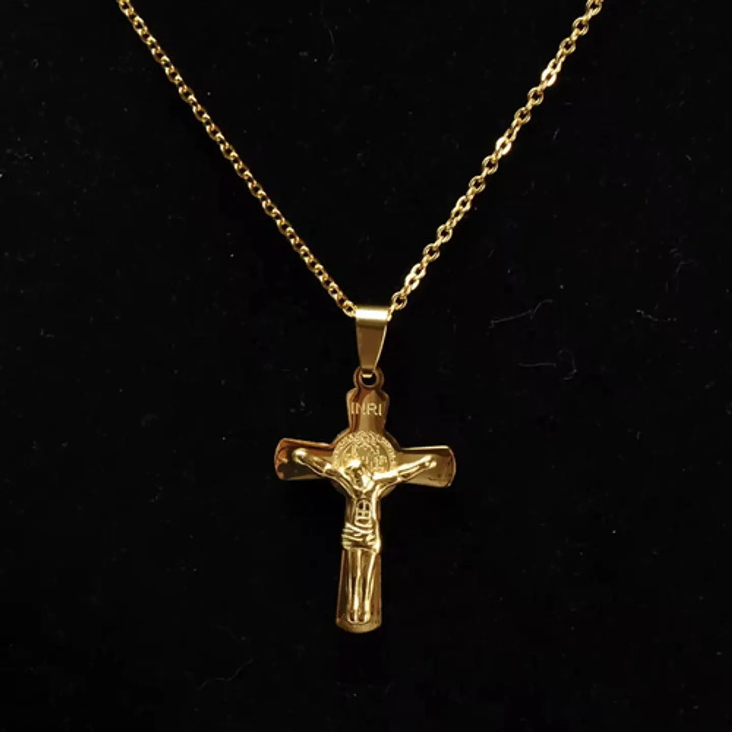 Collar Para Hombres Y Mujeres Dije Cruz Jesús Inri Color Oro 7