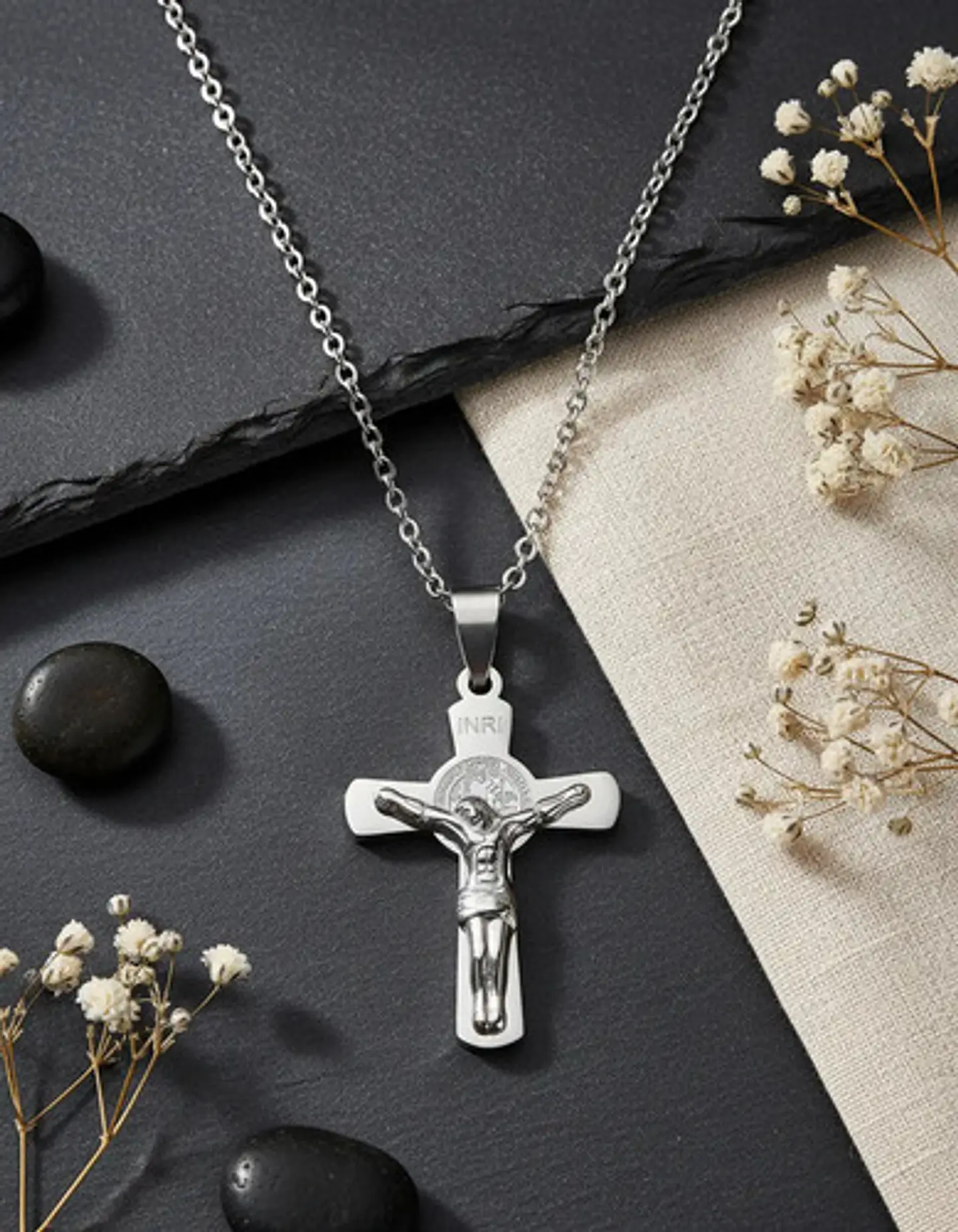 Collar Para Hombres Y Mujeres Dije Cruz Jesús Inri Color Oro 13