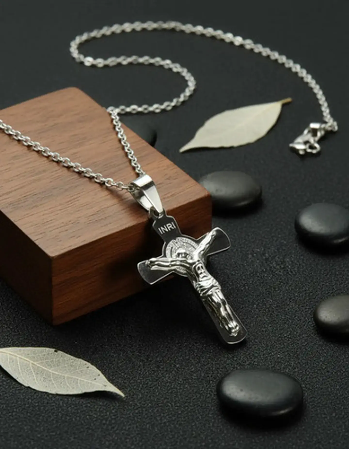 Collar Para Hombres Y Mujeres Dije Cruz Jesús Inri Color Oro 14
