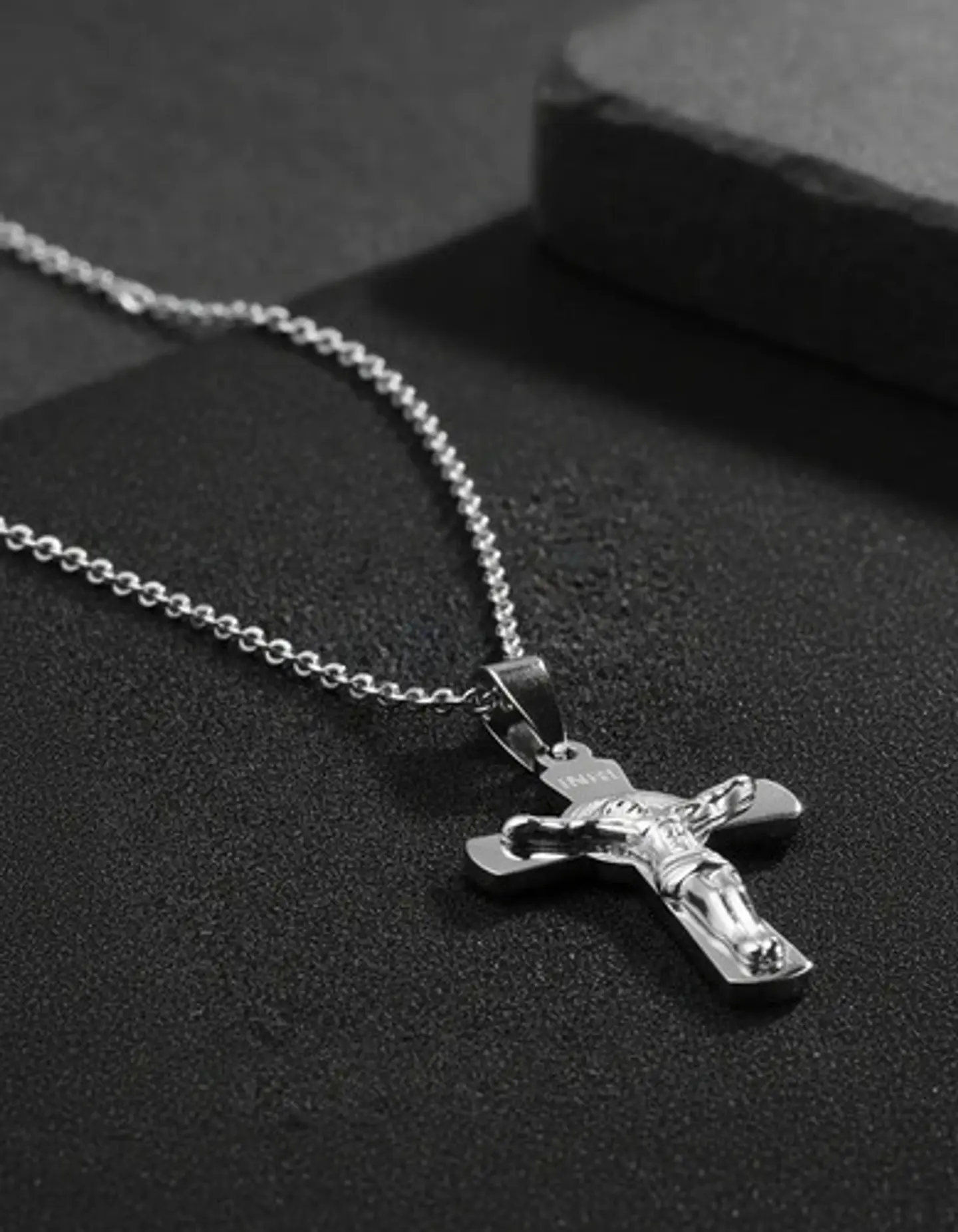 Collar Para Hombres Y Mujeres Dije Cruz Jesús Inri Color Oro 17