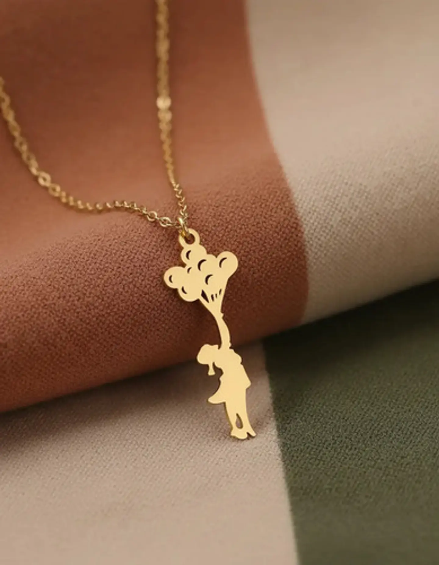 Collar Delicado En Acero Para Mujeres Dije Niña Con Globos 6