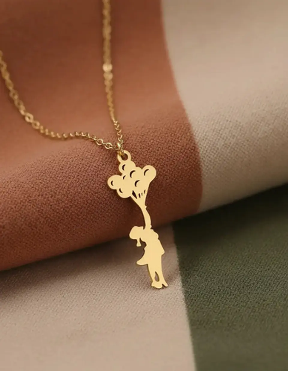 Collar Delicado En Acero Para Mujeres Dije Niña Con Globos 6