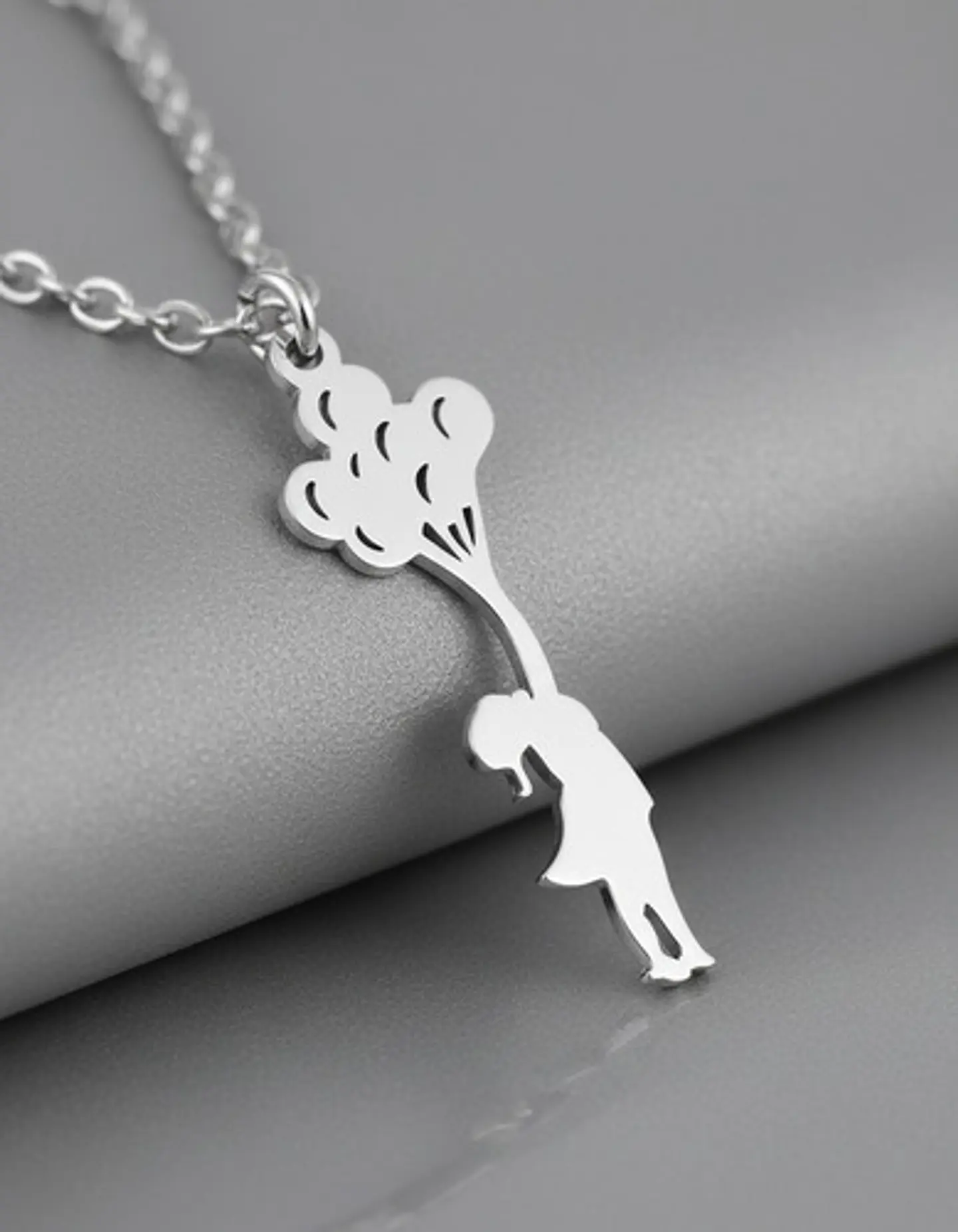 Collar Delicado En Acero Para Mujeres Dije Niña Con Globos 13