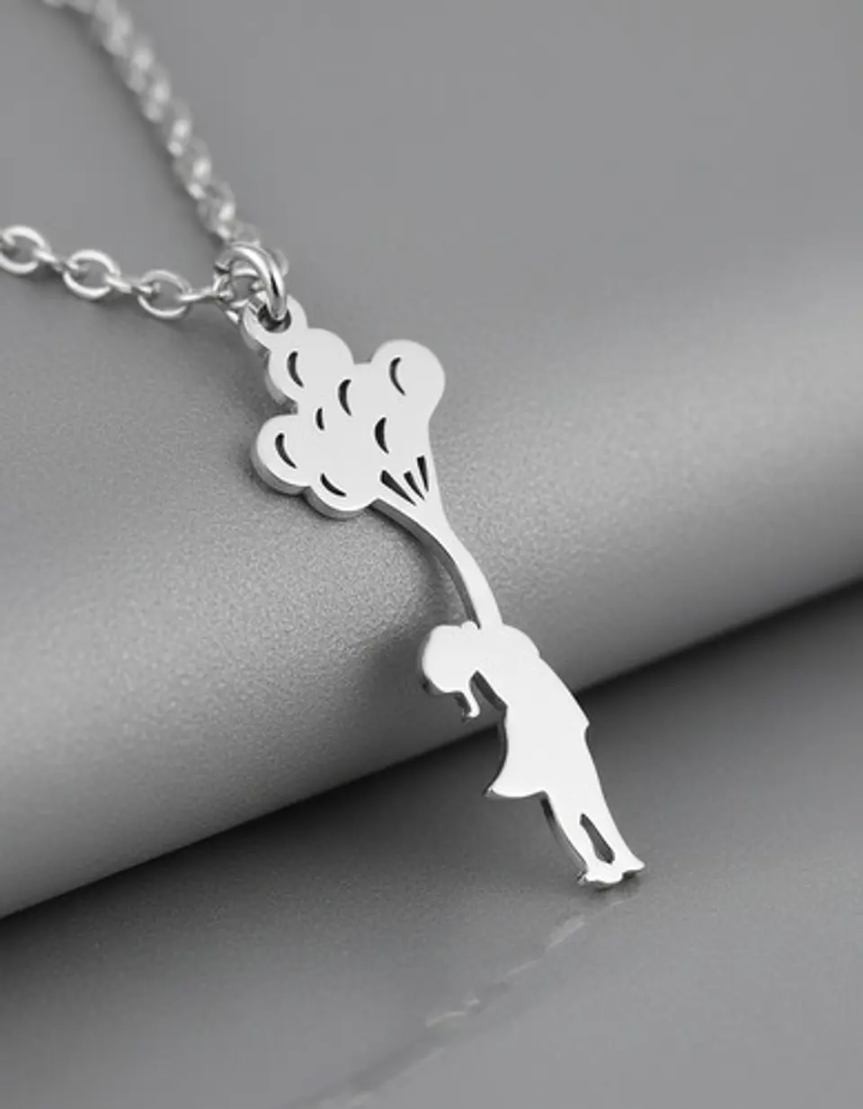 Collar Delicado En Acero Para Mujeres Dije Niña Con Globos 13