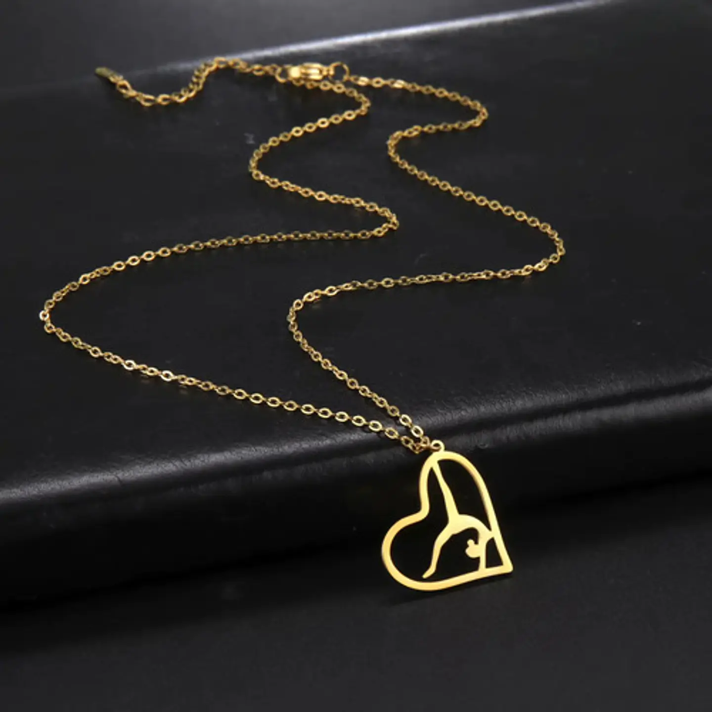 Collar Para Mujeres Dije Corazón Gimnasta De Acero Color Oro 7