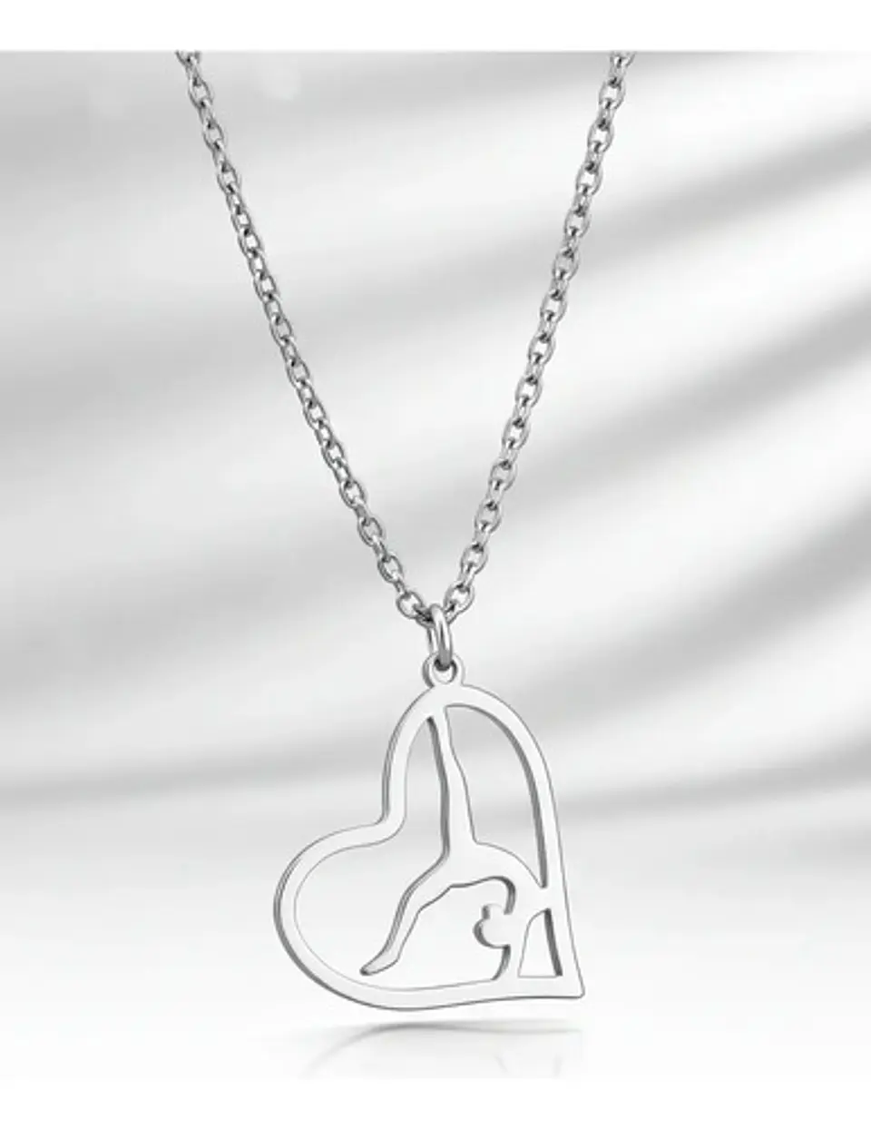 Collar Para Mujeres Dije Corazón Gimnasta De Acero Color Oro 10