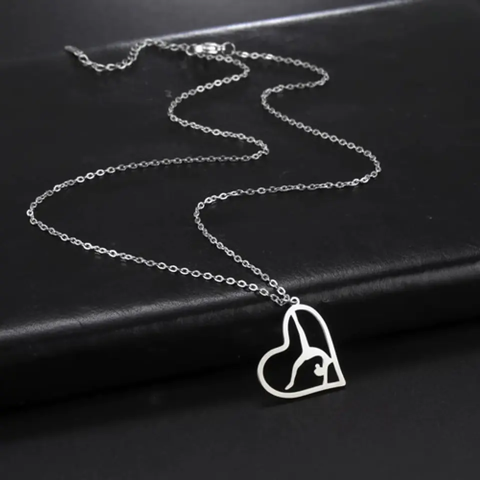 Collar Para Mujeres Dije Corazón Gimnasta De Acero Color Oro 17
