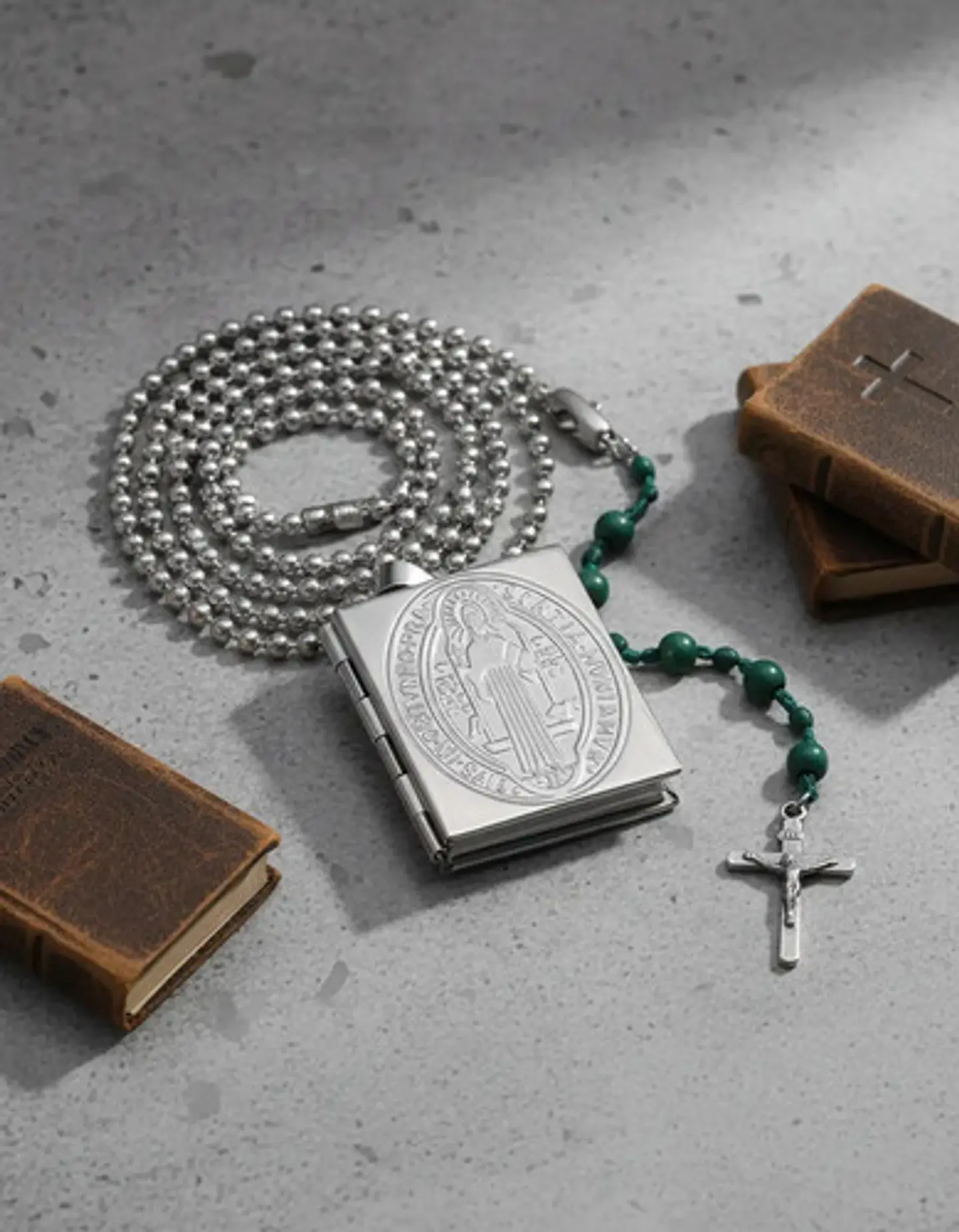 Collar Para Hombres Y Mujeres Dije Medallón Libro San Benito 7