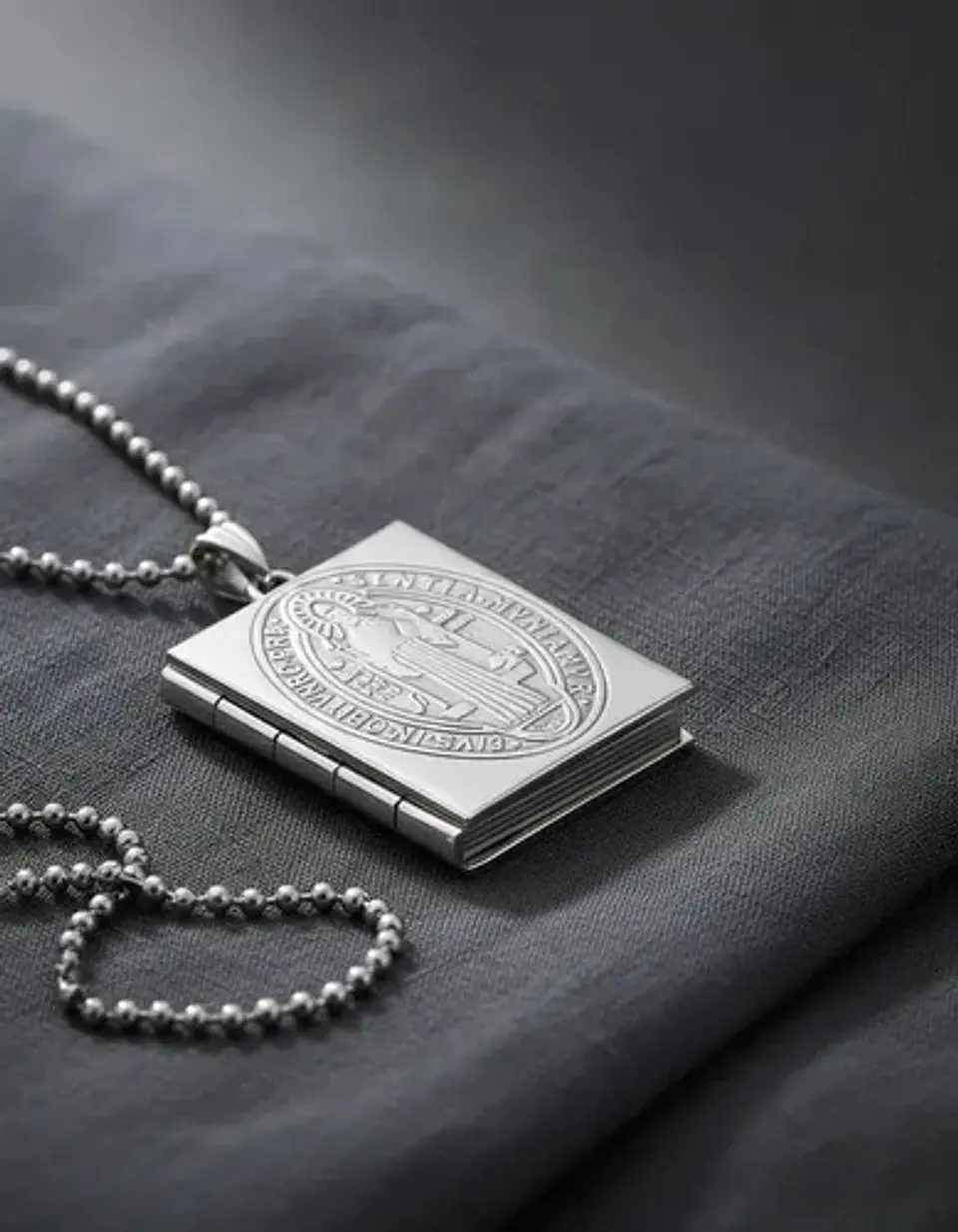 Collar Para Hombres Y Mujeres Dije Medallón Libro San Benito 9