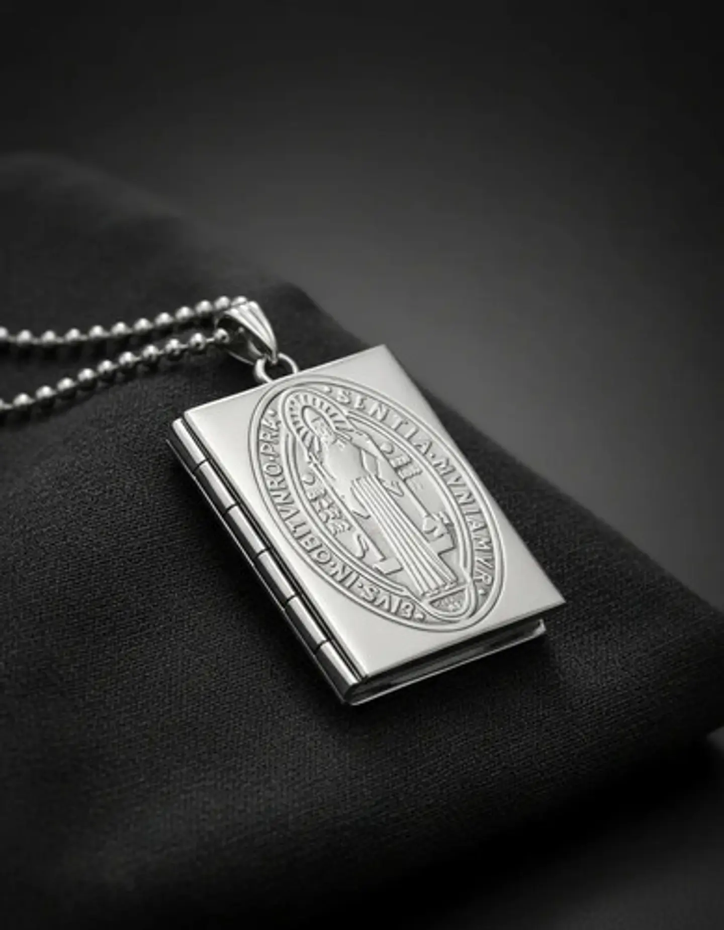 Collar Para Hombres Y Mujeres Dije Medallón Libro San Benito 10