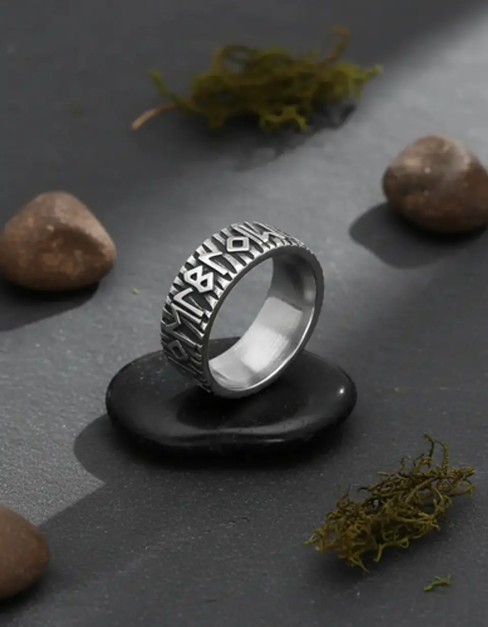 Anillo Vikingo Para Hombre Argolla De Acero Runas Futhark 8
