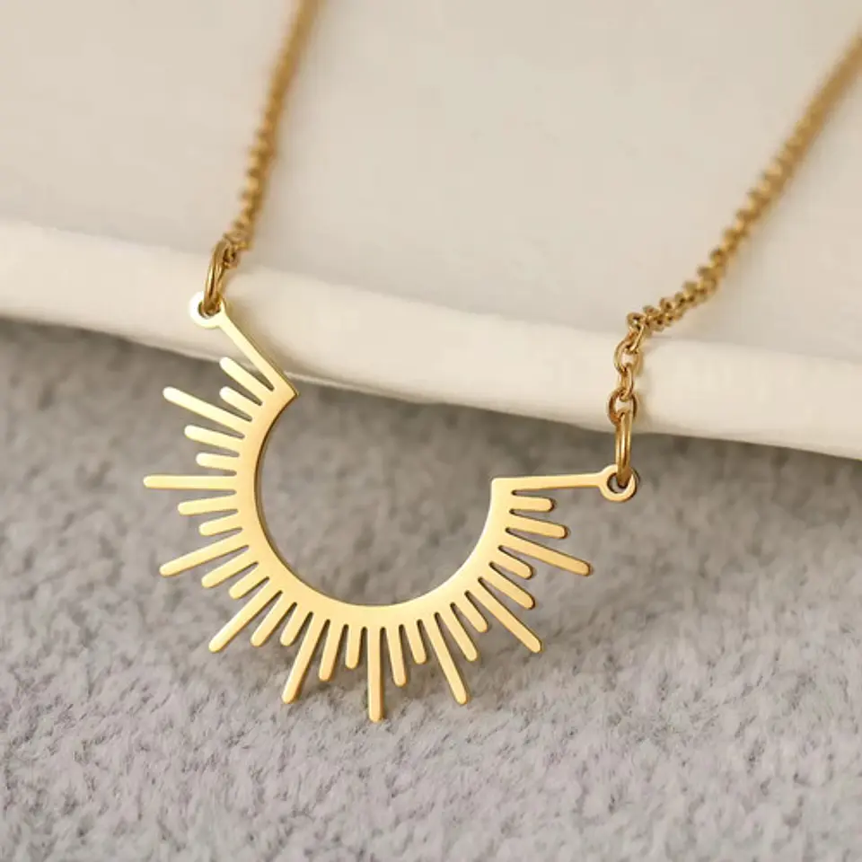 Collar De Acero Color Oro Para Mujeres Dije Rayos De Sol 4