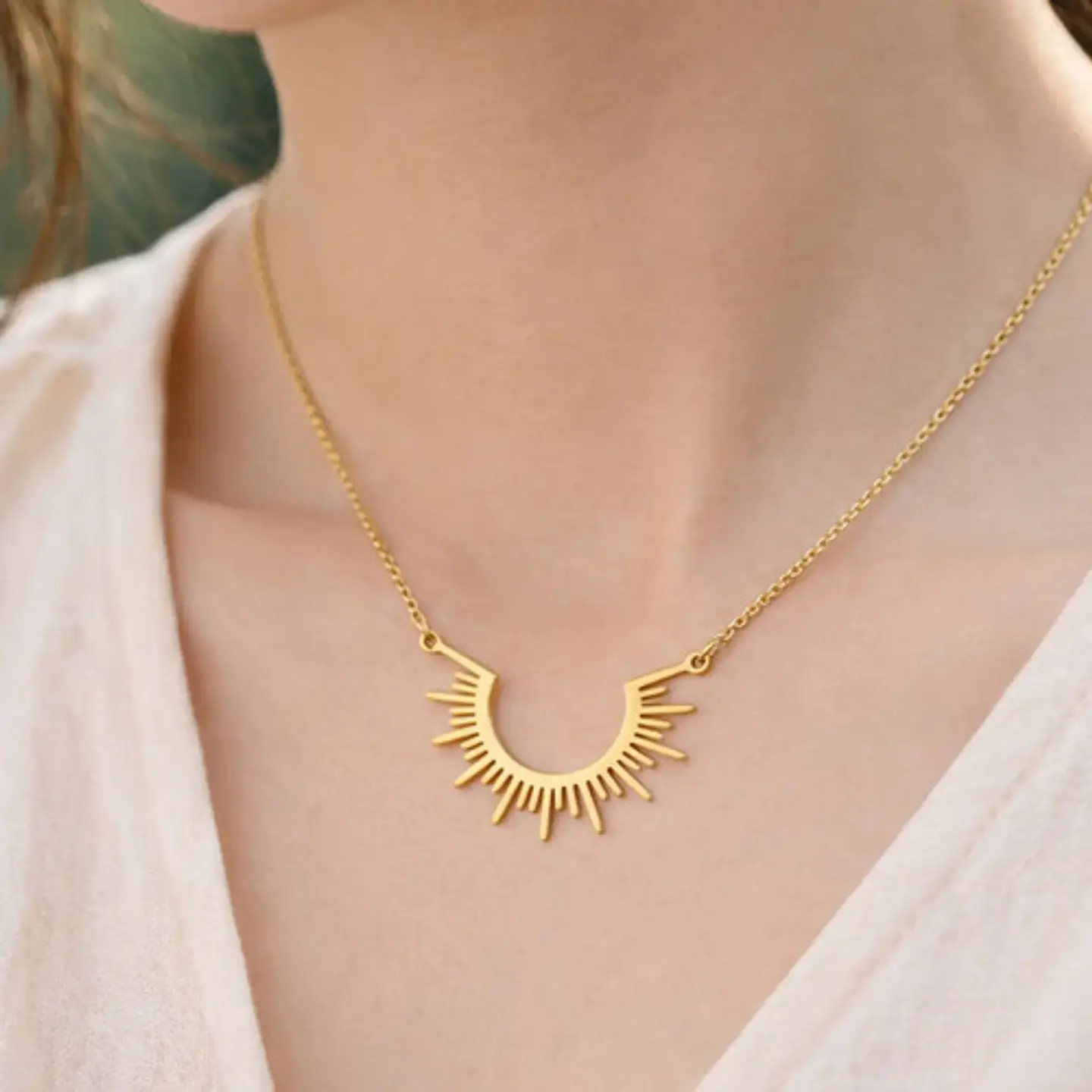 Collar De Acero Color Oro Para Mujeres Dije Rayos De Sol 6