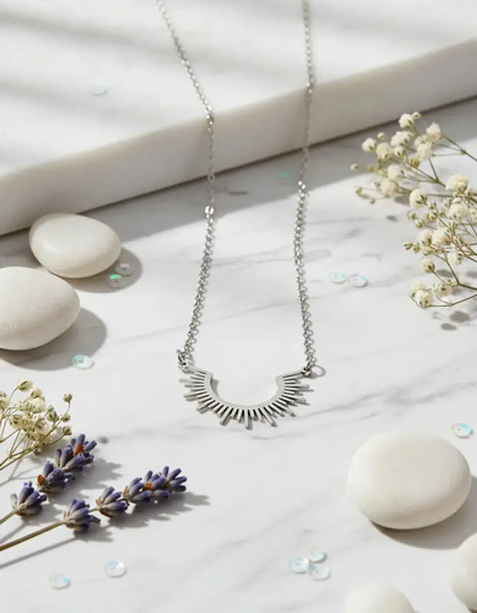 Collar De Acero Color Oro Para Mujeres Dije Rayos De Sol 12