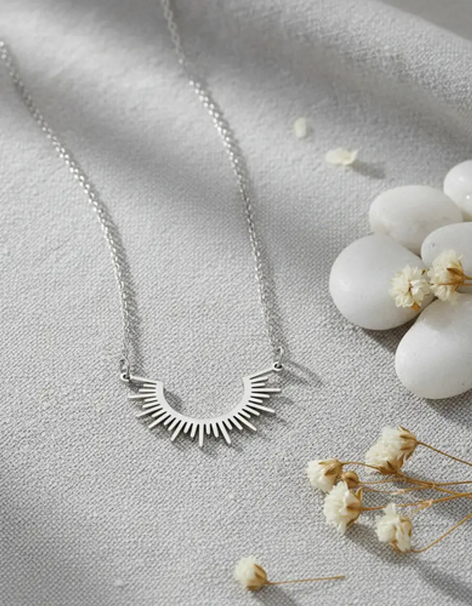 Collar De Acero Color Oro Para Mujeres Dije Rayos De Sol 13