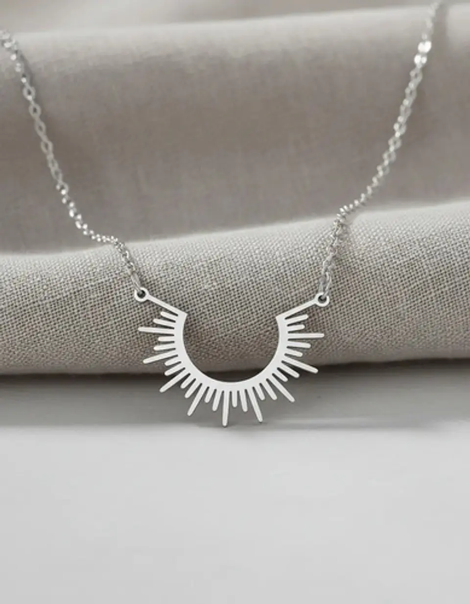 Collar De Acero Color Oro Para Mujeres Dije Rayos De Sol 14