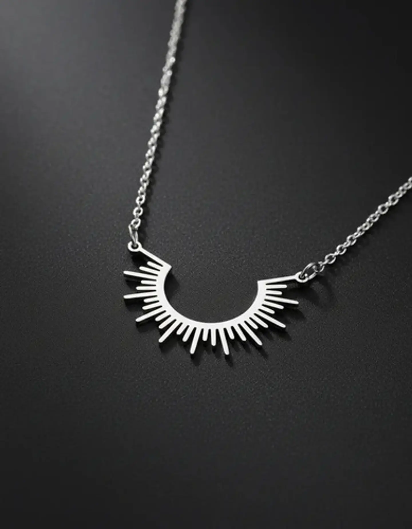 Collar De Acero Color Oro Para Mujeres Dije Rayos De Sol 16