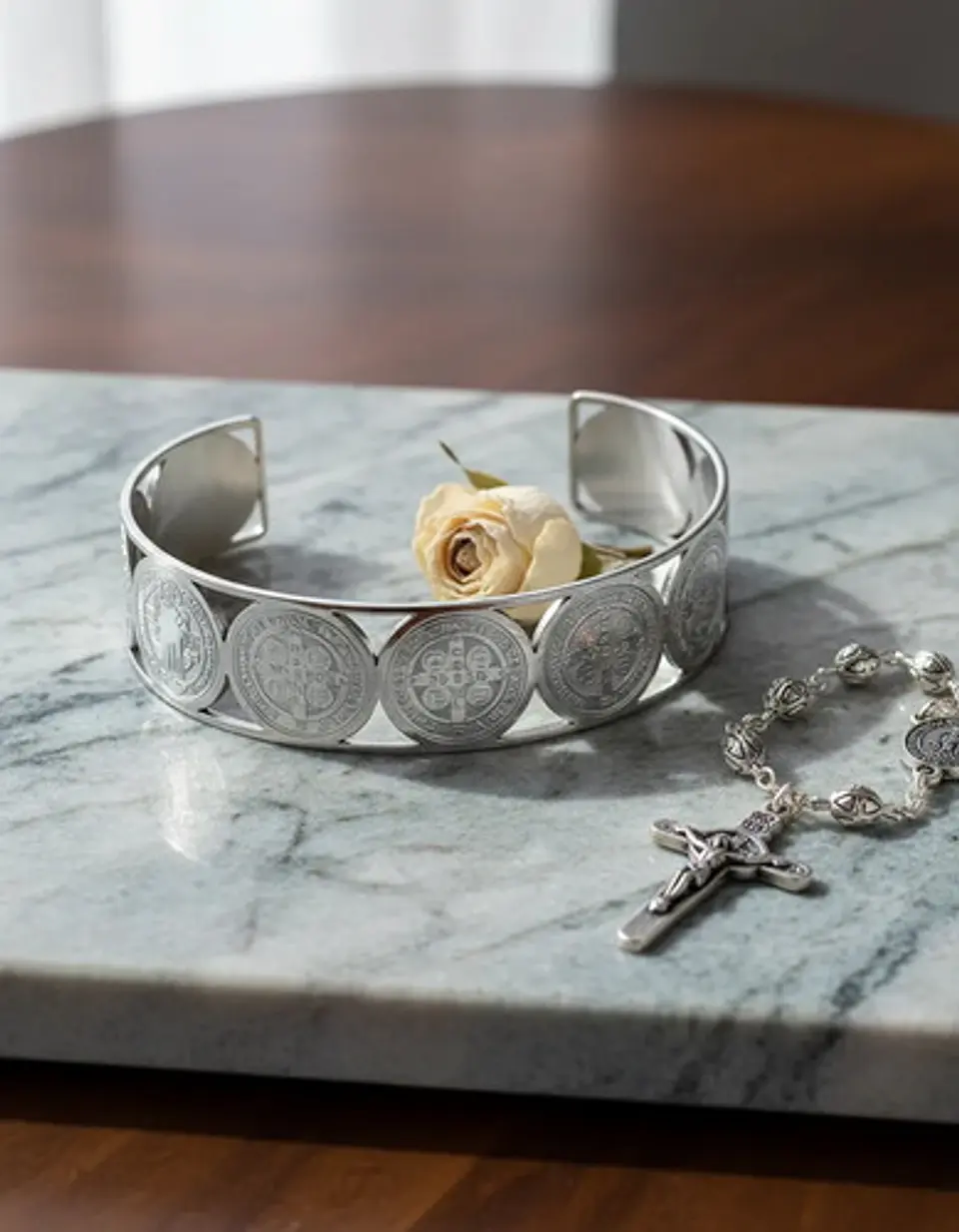 Pulsera Brazalete Para Mujer Múltiple Medallas De San Benito 14