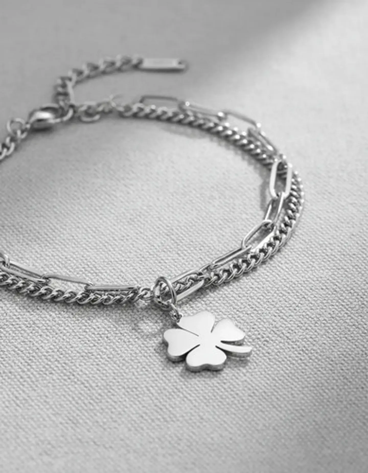 Pulsera Cadenas De Acero Para Mujer Dije Trébol De La Suerte 15