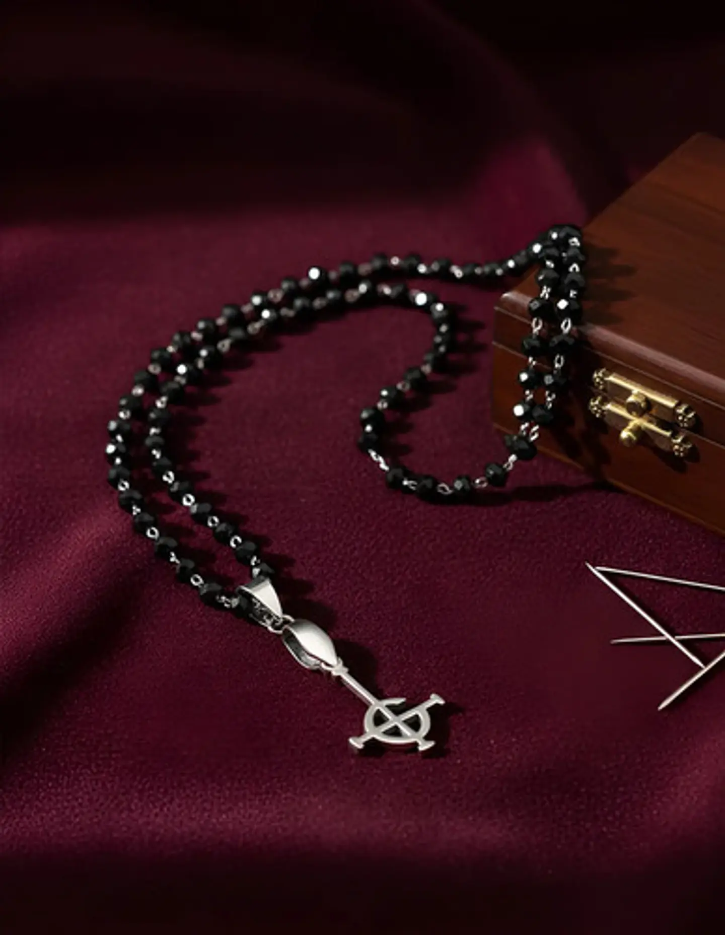 Collar De Acero Para Mujeres Dije Cruz Ghost Bc Papa Emerito 3