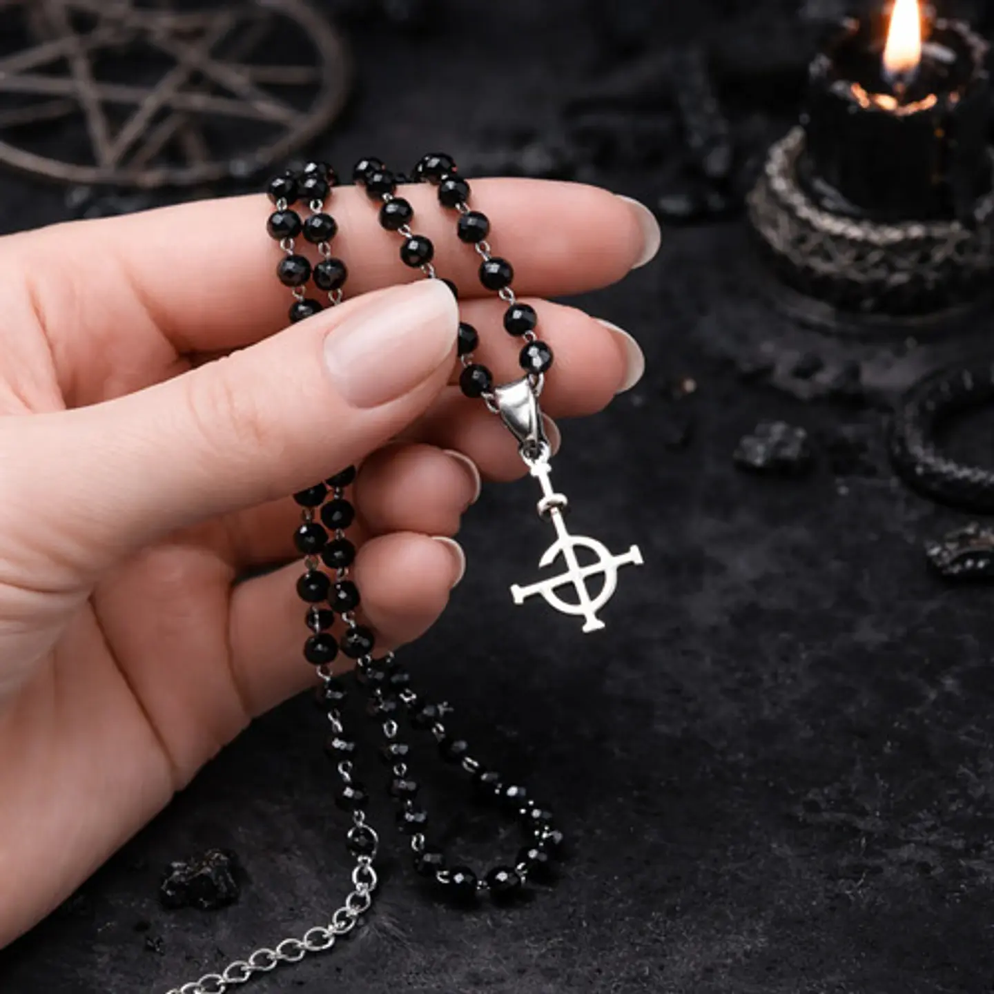 Collar De Acero Para Mujeres Dije Cruz Ghost Bc Papa Emerito 7