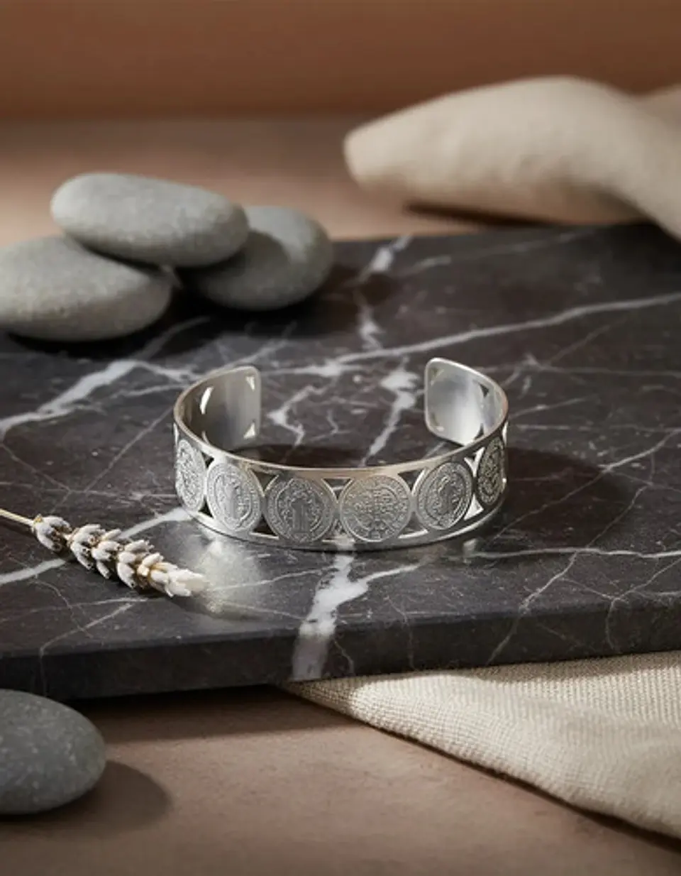 Brazalete De Acero Pulsera Para Mujeres Medallas San Benito 16