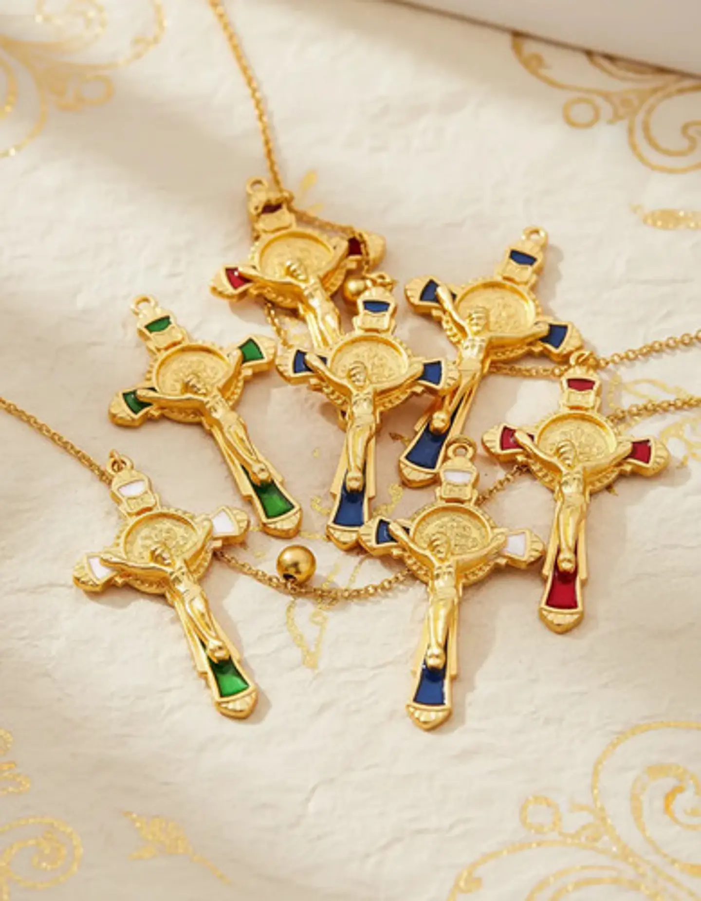 Set 8 Dijes Color Oro Cruces Con Sello San Benito De Nursia 3