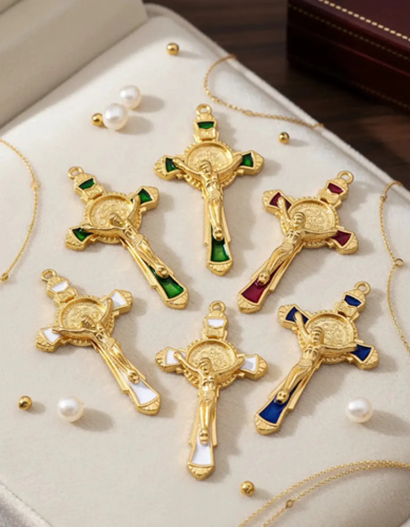 Set 8 Dijes Color Oro Cruces Con Sello San Benito De Nursia 5