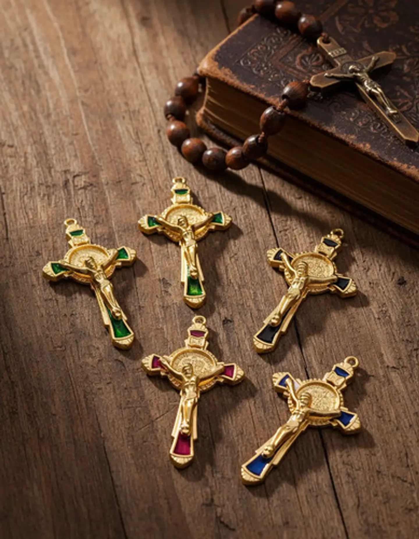 Set 8 Dijes Color Oro Cruces Con Sello San Benito De Nursia 8
