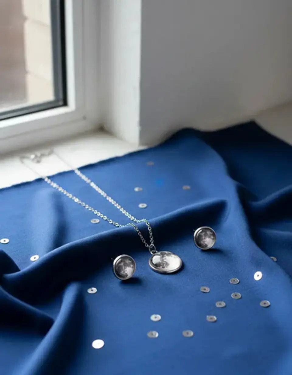 Set Joyería Mujer Collar Y Aretes Dije Luna Brilla Luminoso 5