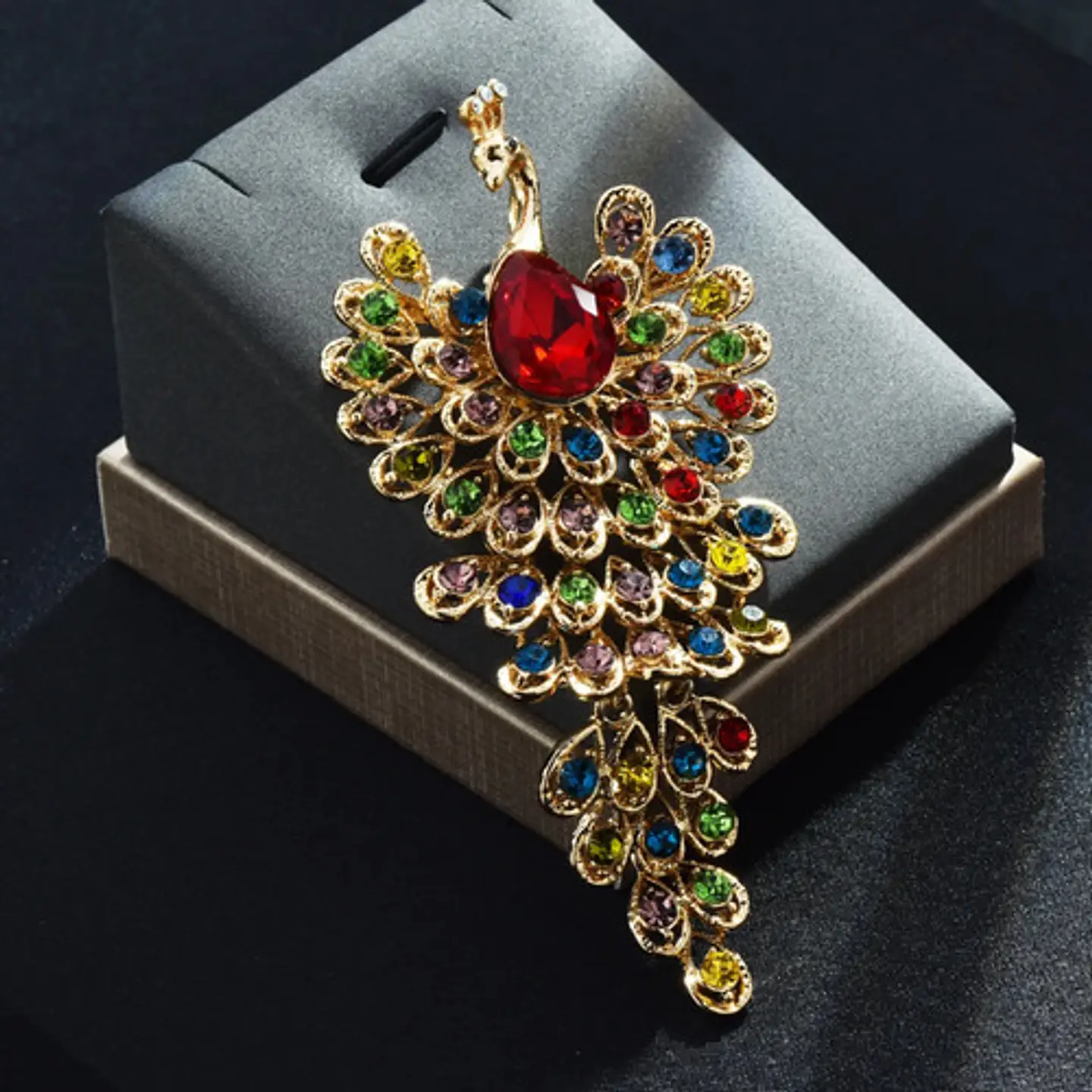 Broche De Lujo Alfiler Para Mujeres Pavo Real Piedras Cz 18