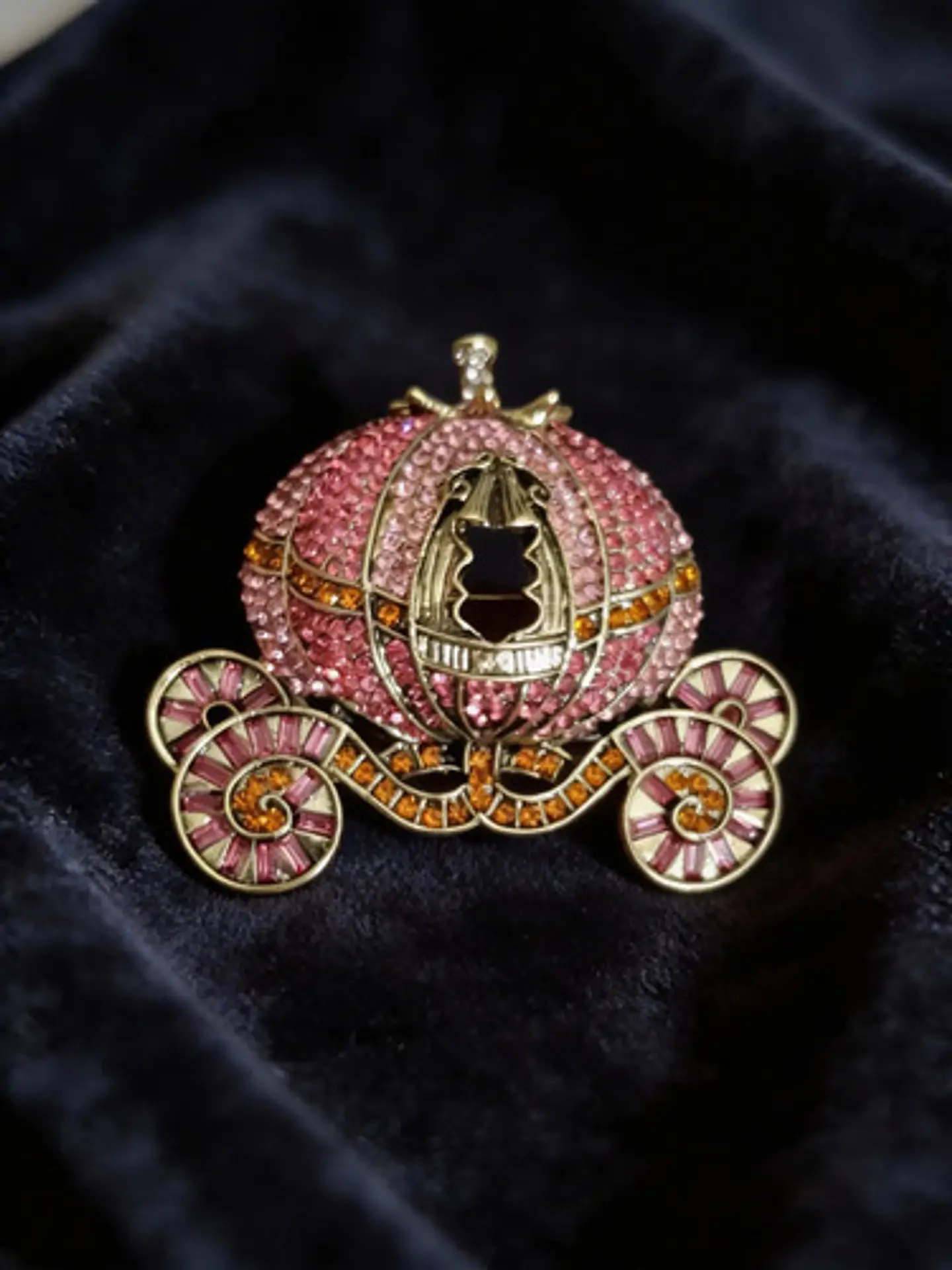 Broche De Alfiler Para Mujeres Carroza Encantada Piedra Cz 8
