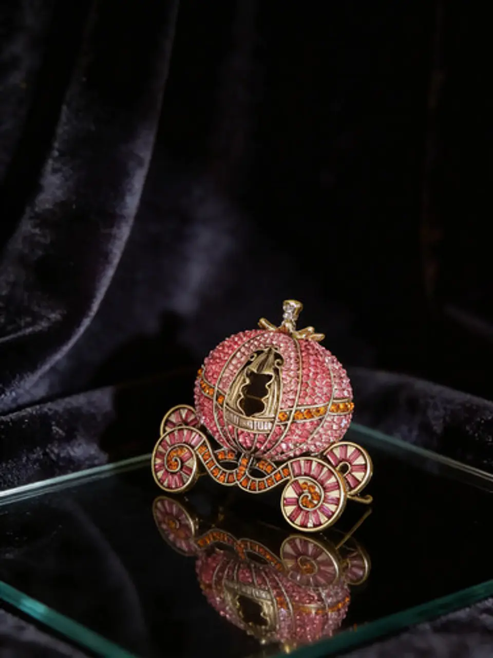 Broche De Alfiler Para Mujeres Carroza Encantada Piedra Cz 9